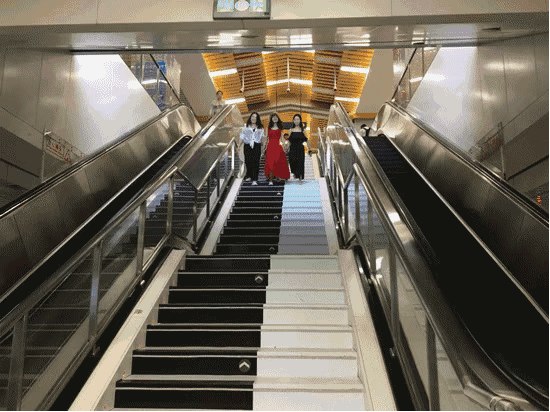 天地在线：选举王楠先生为第四届董事会职工董事