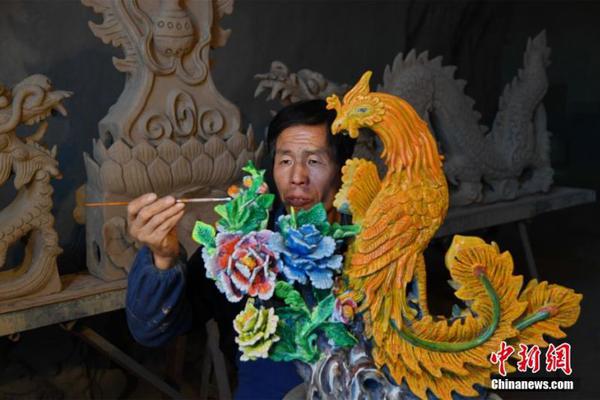 阿尔巴尼亚数千人抗议特朗普家相关地产项目