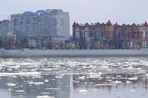 从《欢迎来龙餐馆》来说，基本都觉得萨达姆坏，可是为何很多人也觉得美国插手不对，这不矛盾吗？