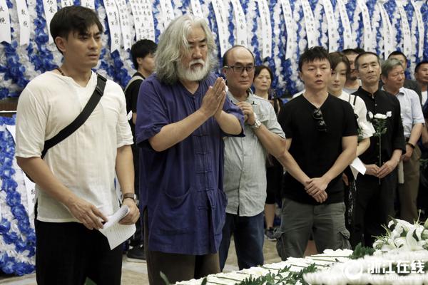 【周忠评论】从定制及软体家居上半年财报里，我看到了一些破卷密码，以我乐、金牌、顾家家居、慕思等为例