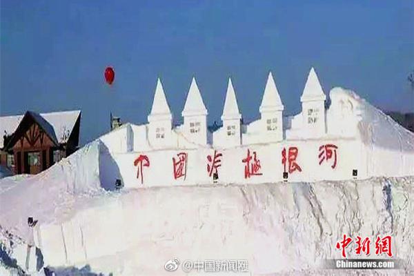 民警喊话小孩别在非机动车道“停车”