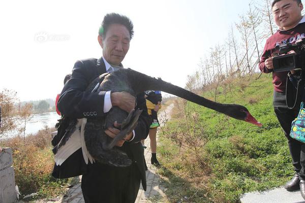 不坐苏巧慧身旁遭呛没肚量，李四川还原始末