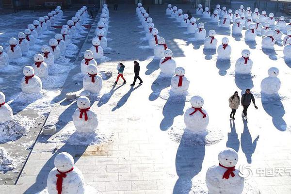 蓝媒热评｜泡泡玛特告奈雪的茶获赔32万：蹭流量式“伪联名”再无空子可钻