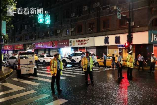 万科境内债盘初大跌