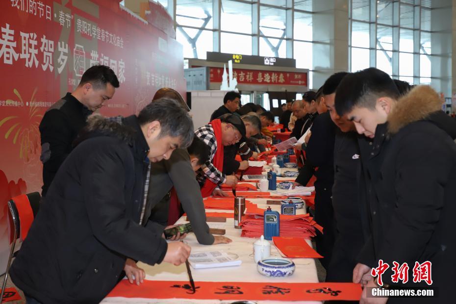 石大胜华：公司拥有3000吨/年固体六氟磷酸锂装置和10万吨/年液态六氟磷酸锂装置